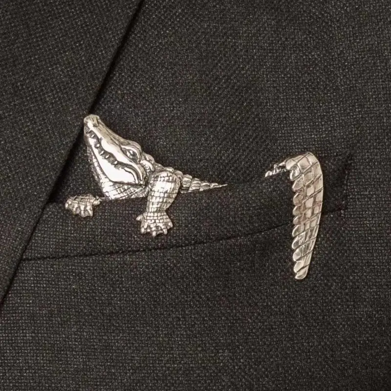 Durable Zinc Alloy Vintage Crocodile Tiger Shaped Engraved Men's Suit Lapel Pin Classic Formal Accessory Pins For Men Suits